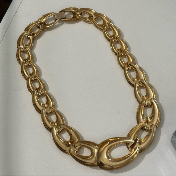Goltone retro choker style necklace - Picture 7 of 8